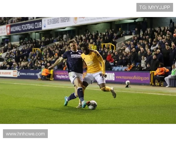 17岁小将卡尔1V3精彩突破破门 轻松甩开多人防守上演世界波